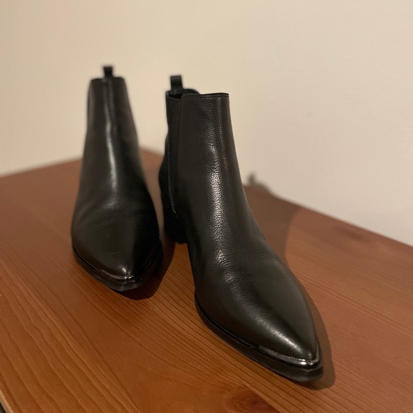 ✨ LIKE NEW ✨ MARC FISHER YALE POINTY TOE CHELSEA BOOTIE - Picture 4 of 9
